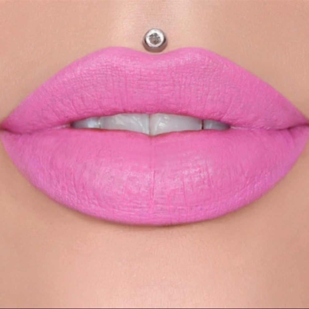 Jeffree Star LACED CAKE velvet trap lipstick